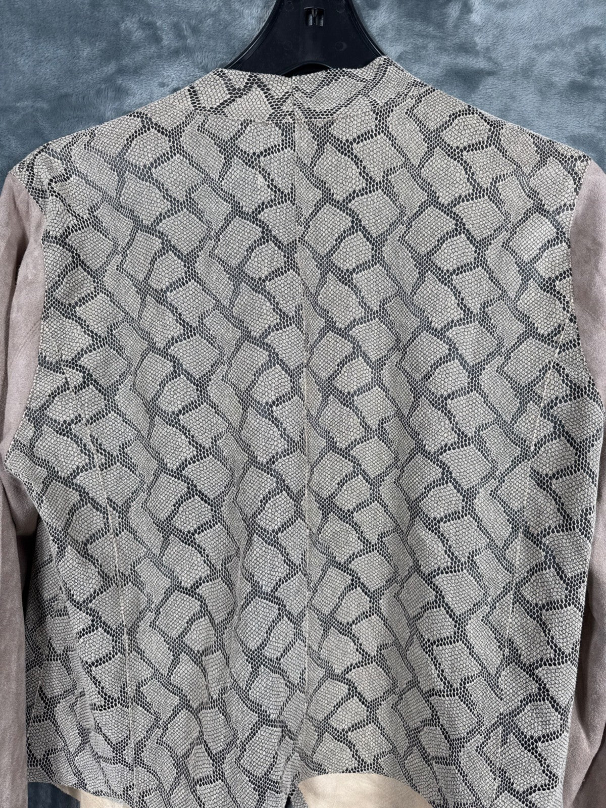 Mystree Womens Faux Suede & Snake Print Top With Asymmetrical Zipper - Medium