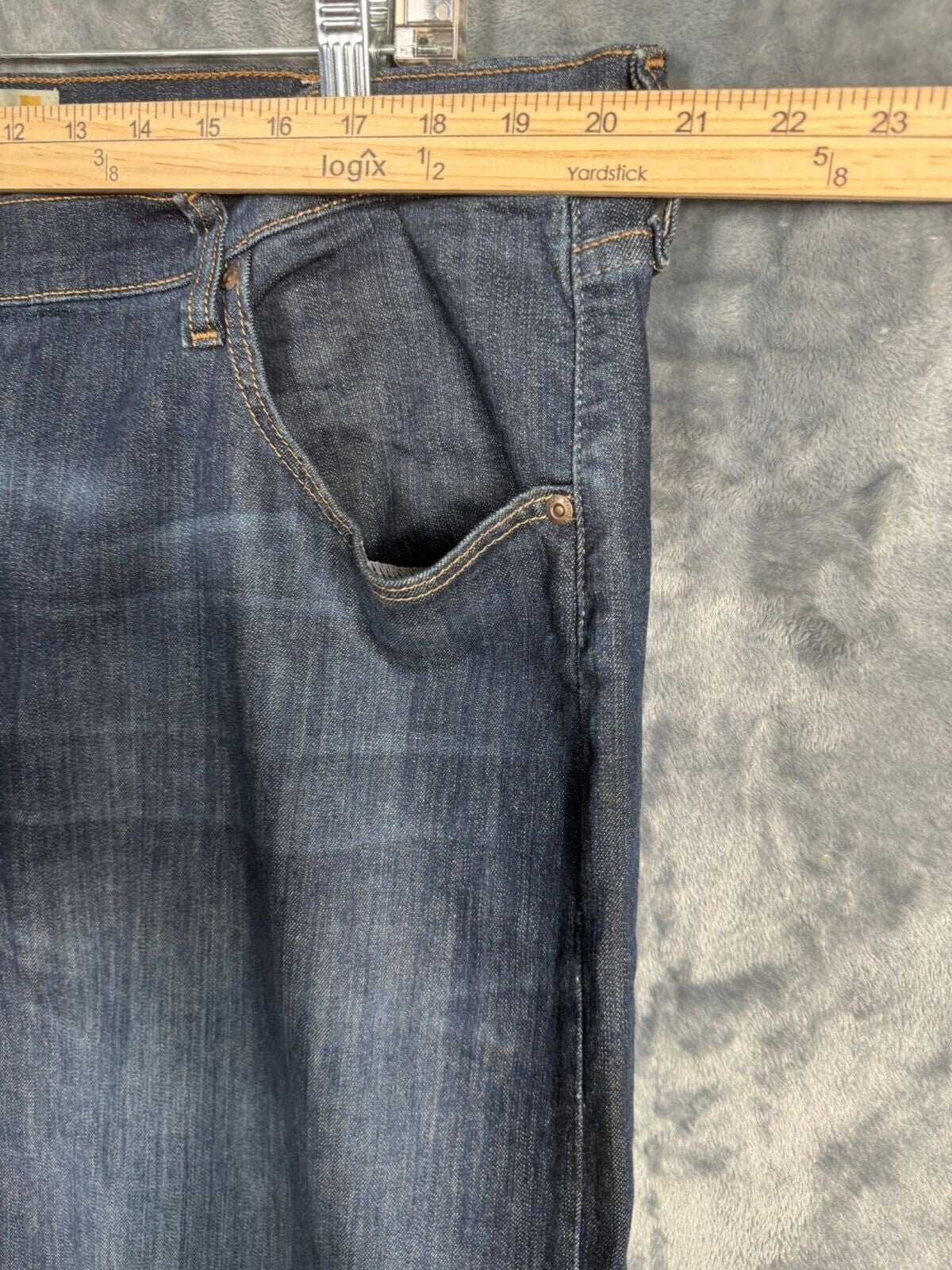 Wrangler Denim Men's Pants Relaxed Fit Jeans Adult Size Men’s 42-30