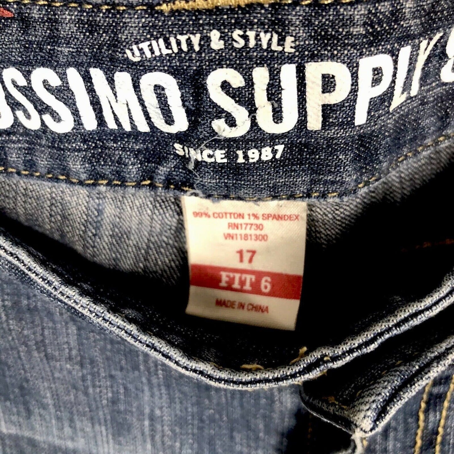 Mossimo Women’s   Shorts Bermuda Denim Size Adult 17 Distressed Stretch Fit 6