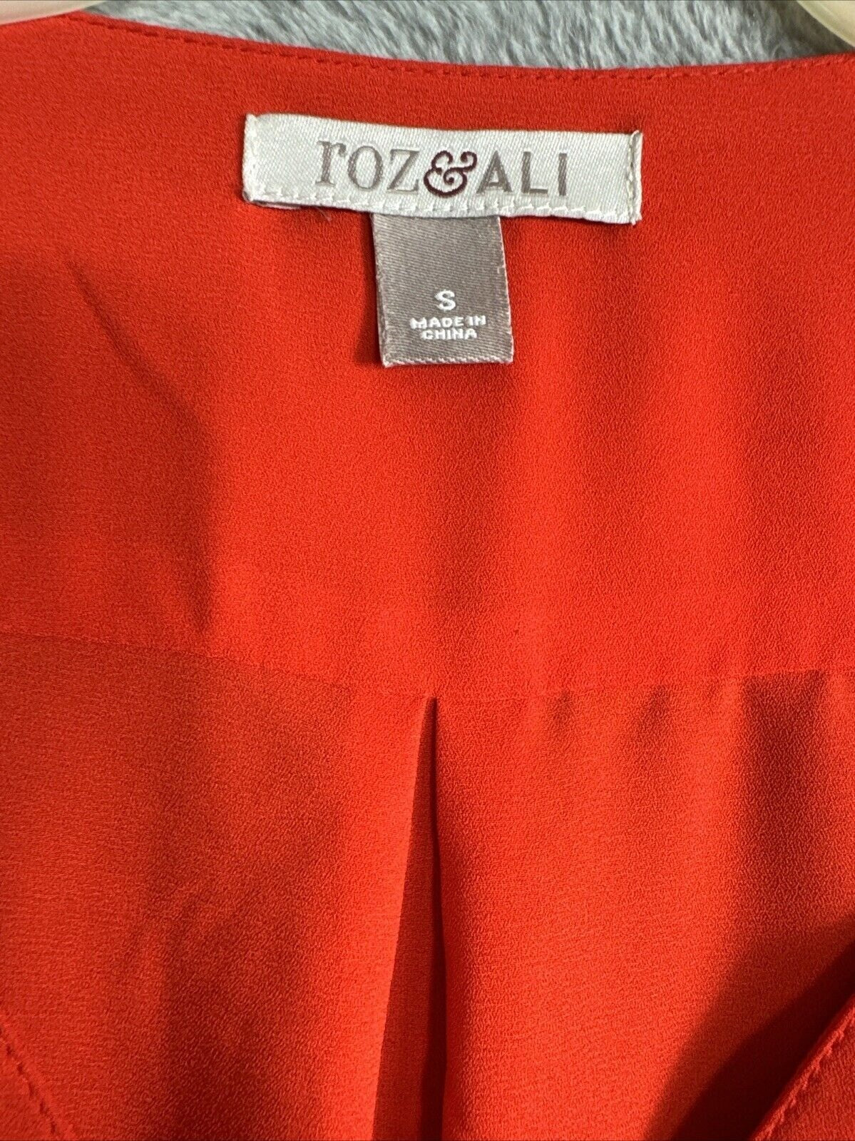 Roz & Ali Womens Red V-Neck Blouse With Zipper Detail Size S