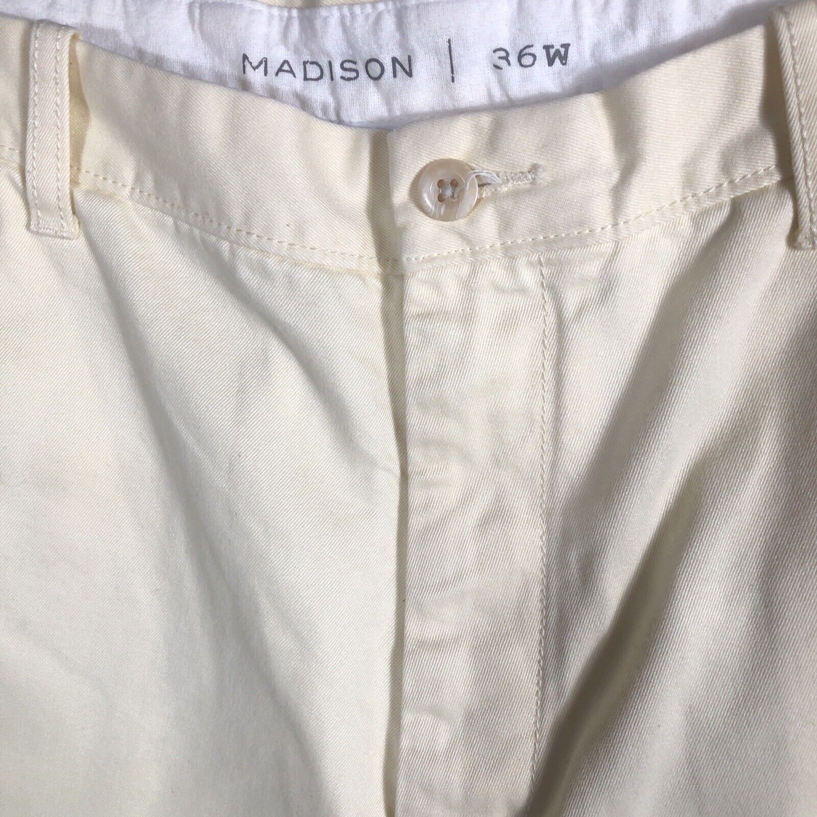 Madison Clothing Men's Size 36 10-Inch Inseam Yellow Cotton Chino Shorts NWT