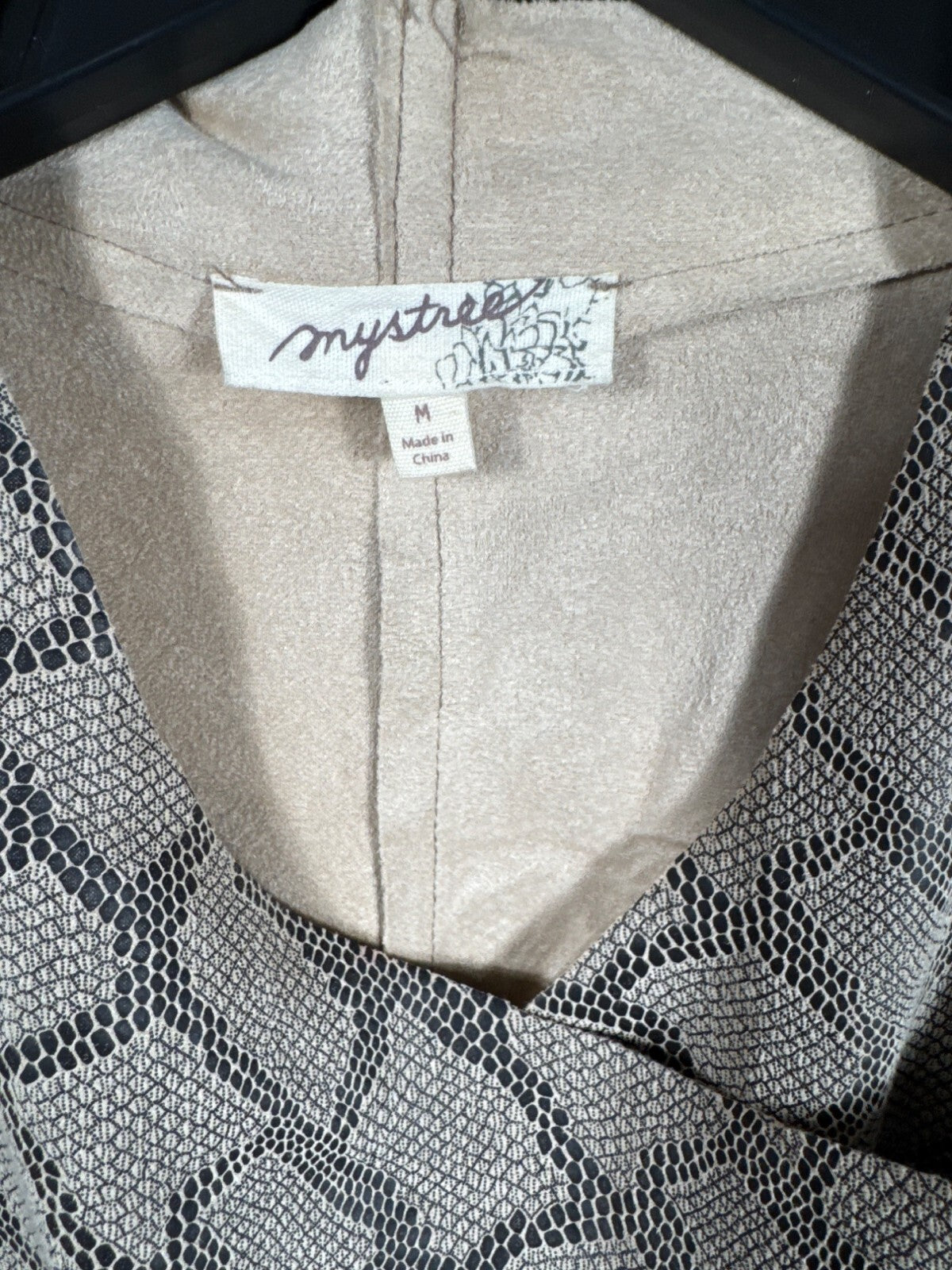Mystree Womens Faux Suede & Snake Print Top With Asymmetrical Zipper - Medium