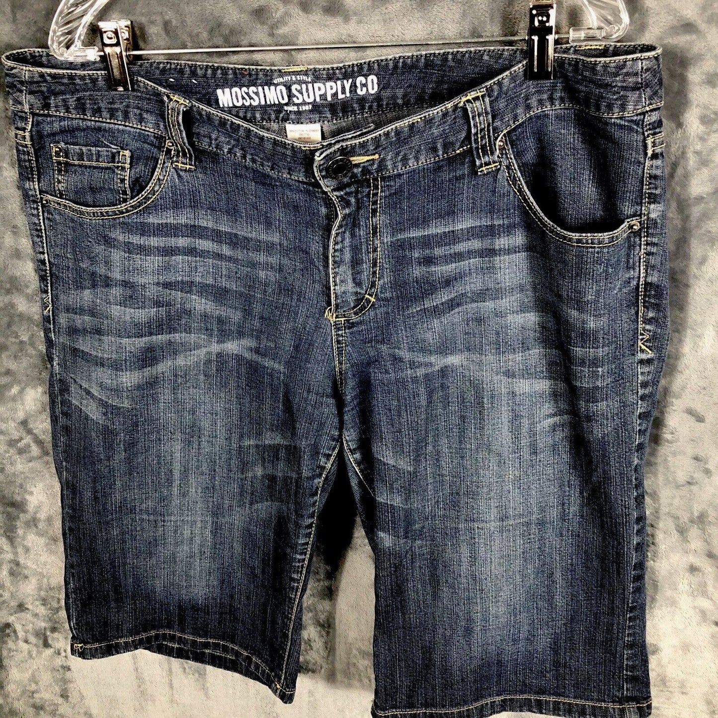 Mossimo Women’s   Shorts Bermuda Denim Size Adult 17 Distressed Stretch Fit 6
