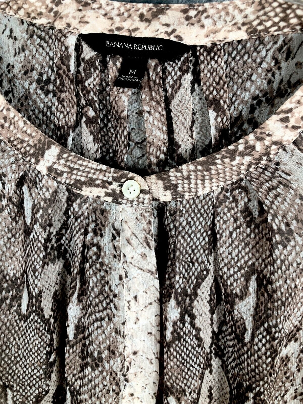 Banana Republic Blouse Women’s Animal Print Blouse Henley Snake Sheer Medium
