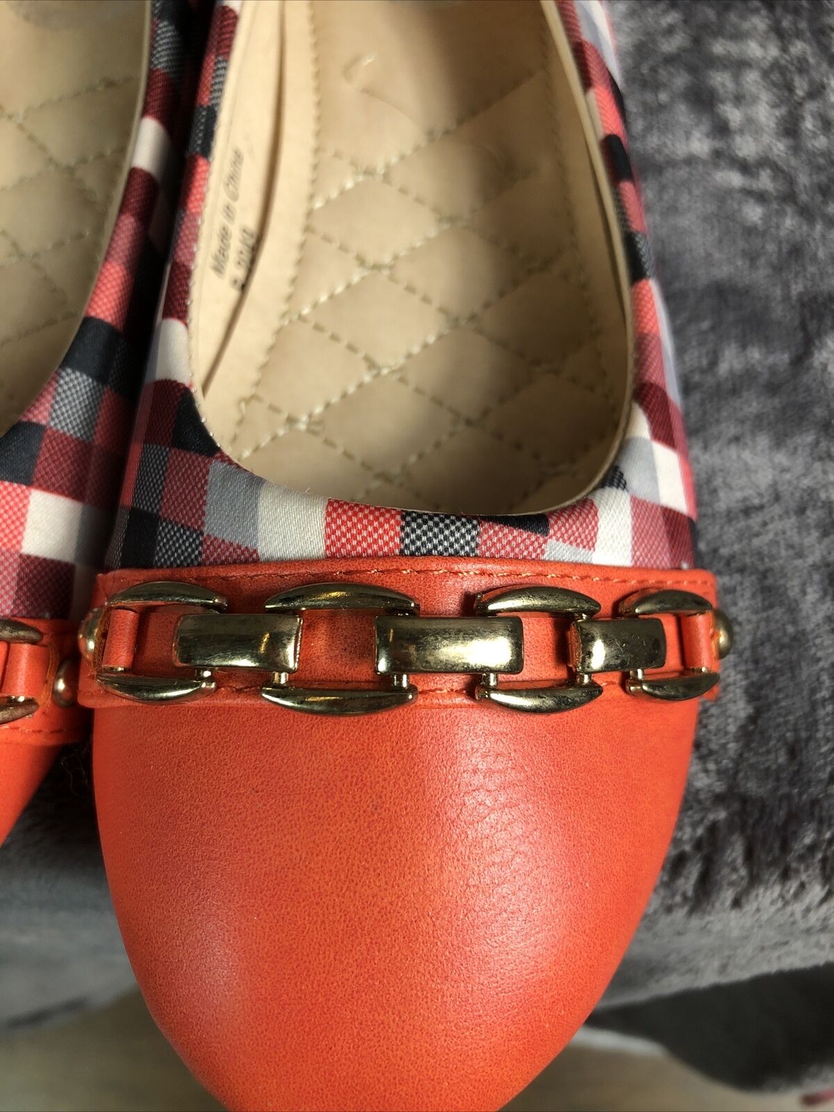 One Orange Plaid Gold Chain Details Quilted Lining Women’s Size 6