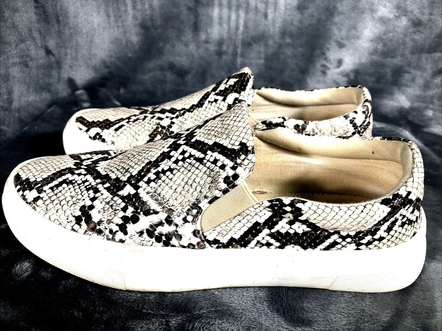 Snakeskin Pattern Mens Slip-On Sneakers With White Sole Shoes