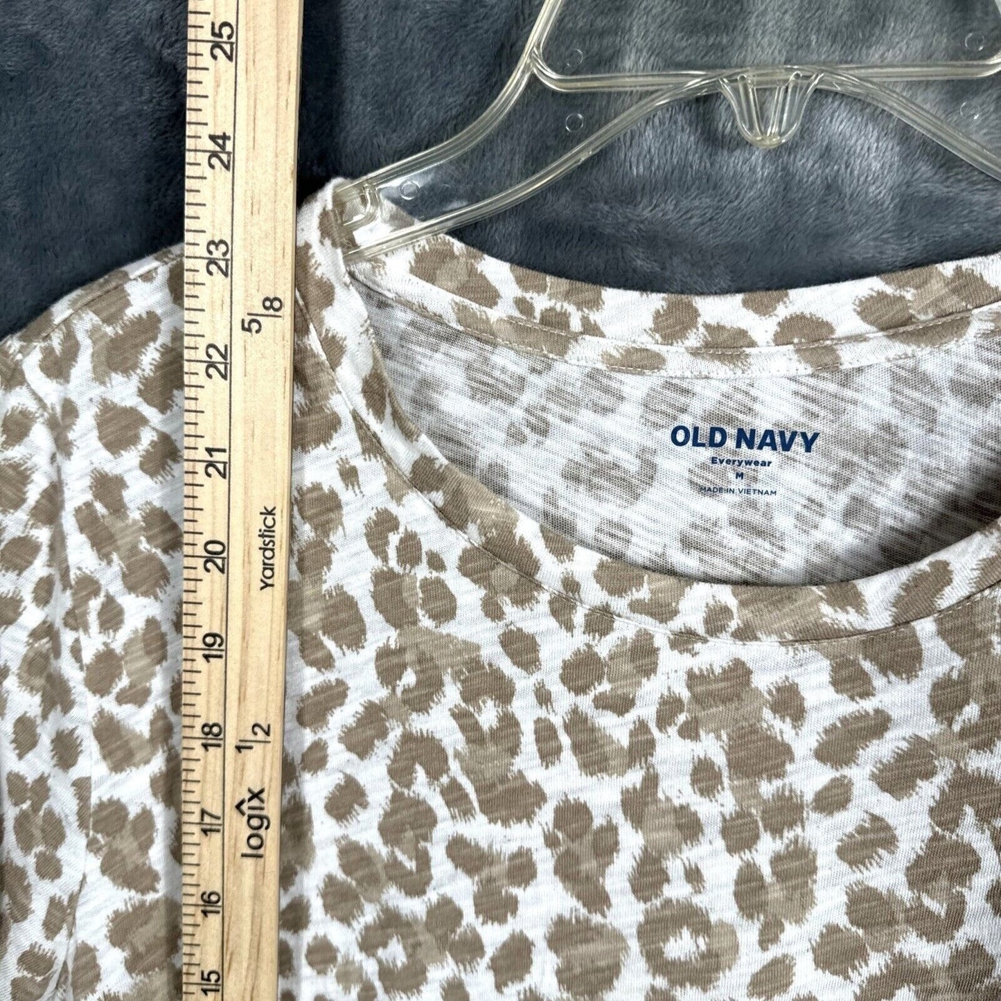 Old Navy Women’s Shirt Leopard Print Everywhere Short Sleeve T Shirt Medium