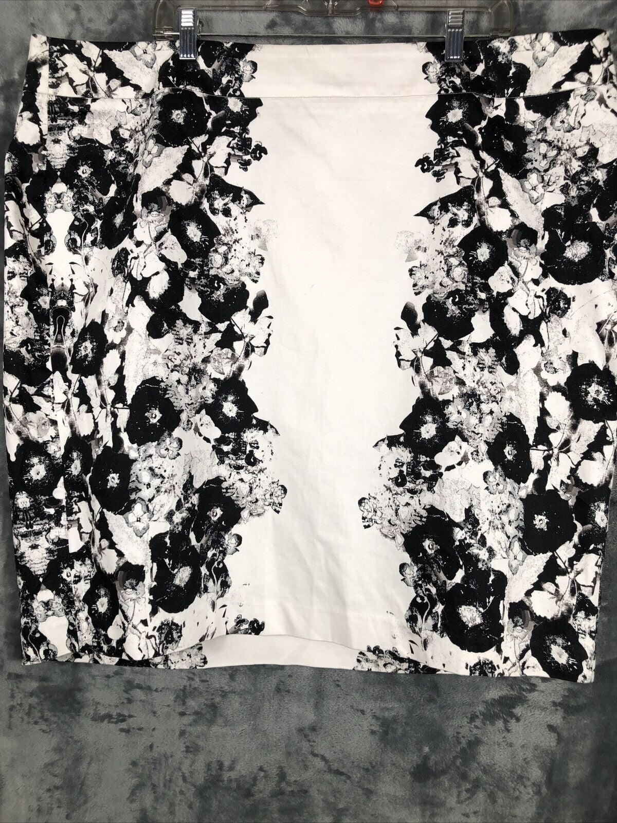 Lane Bryant Womens Floral Pencil Skirt Size 24 Black & White Cotton Blend