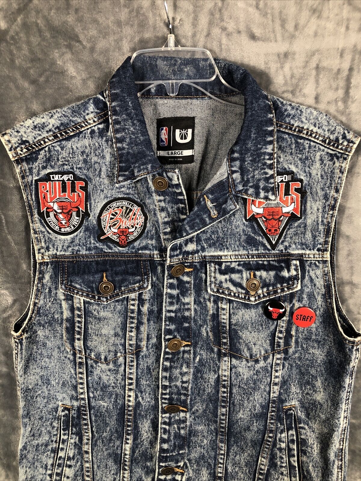 Chicago Bulls Vest Men's Denim Jean World Tour NBA Size Large Includes 2 Buttons