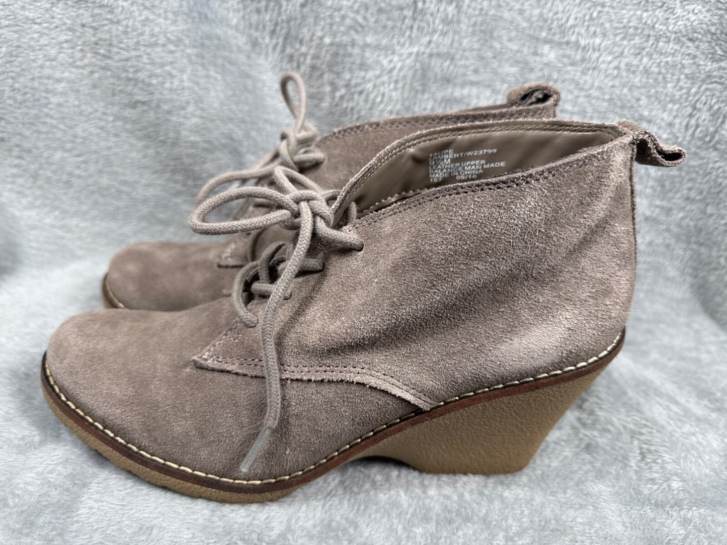 White Mountain Womens 9.5 Gray Suede Lace-Up Wedge Ankle Booties
