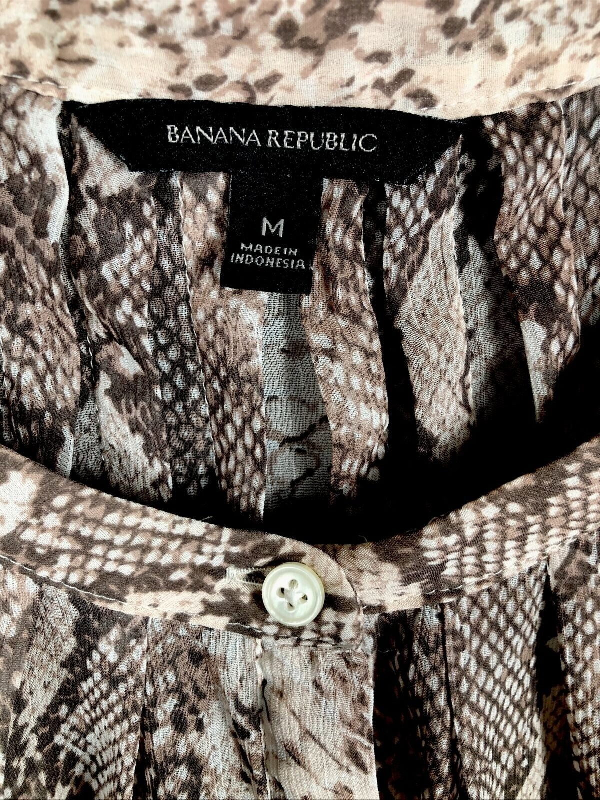 Banana Republic Blouse Women’s Animal Print Blouse Henley Snake Sheer Medium