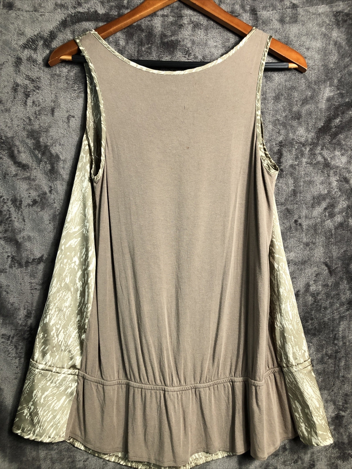 Liz Lange Women’s  Shirt Maternity Top Pleaded Draw String Sleeveless Size M