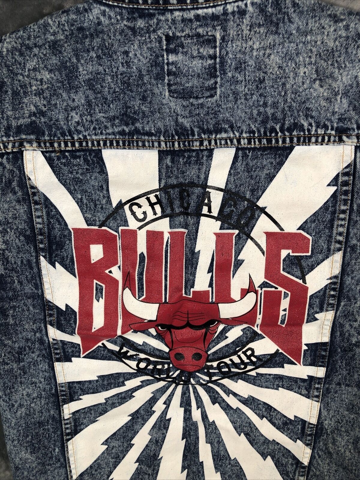 Chicago Bulls Vest Men's Denim Jean World Tour NBA Size Large Includes 2 Buttons