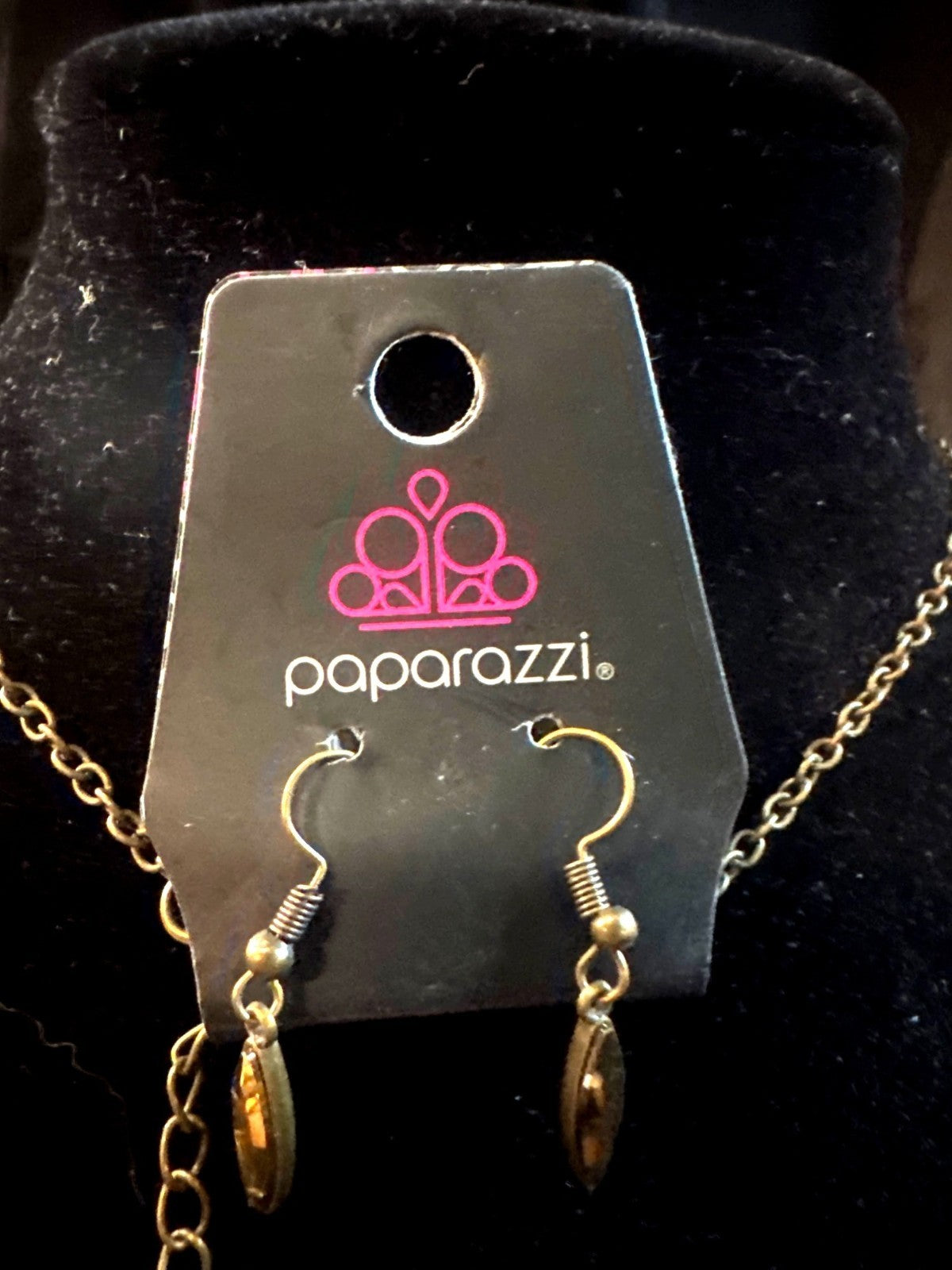 Paparazzi Gold-Tone Necklace & Earring Set With Leaf Drop Design