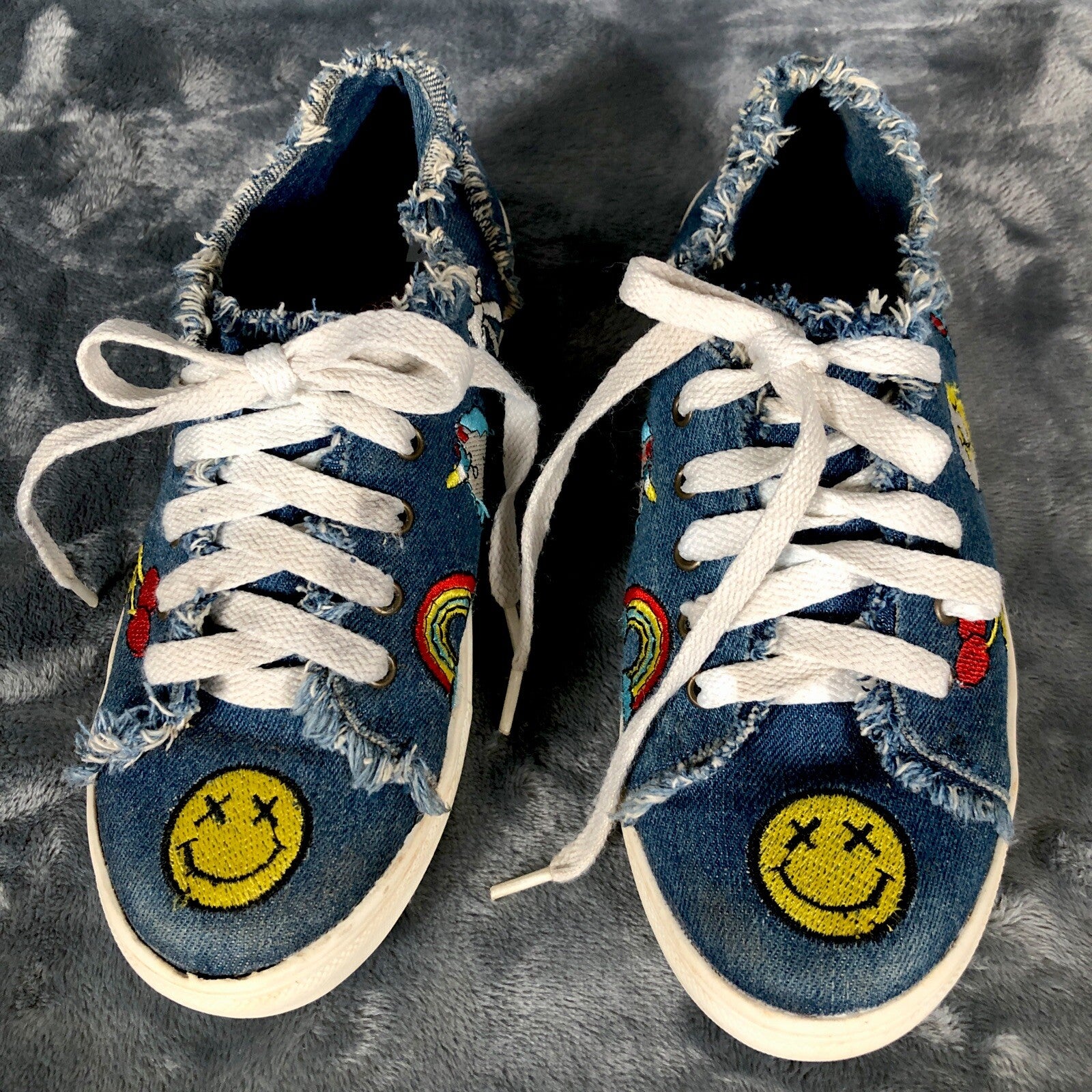 Union Bay Tennis Shoes Smiley Face Casual Youth  Size 3