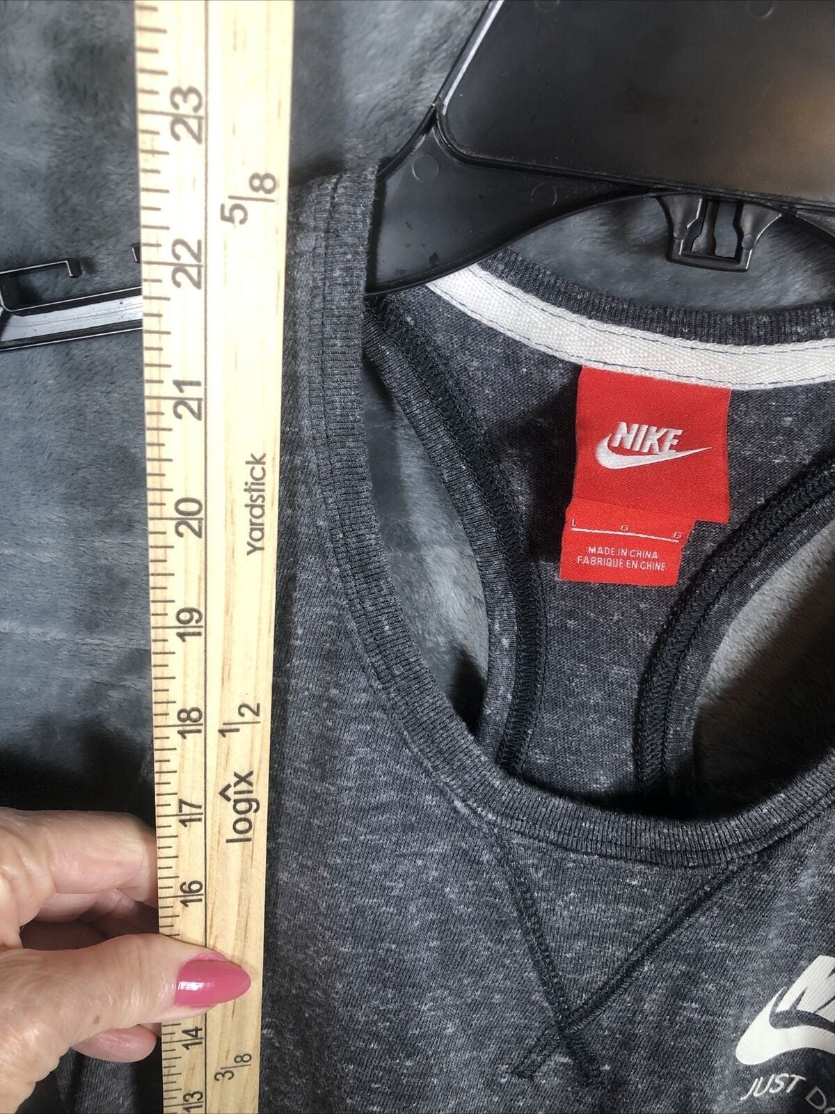 NIKE ‘Just Do It’ Girl’s Tank Top  XL Fit Gray/white 15” Pit To Pit