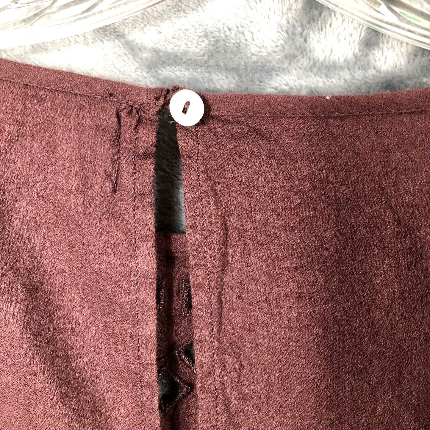 Old Navy Woman's Blouse Size Adult Medium Cut Out Square Block Details