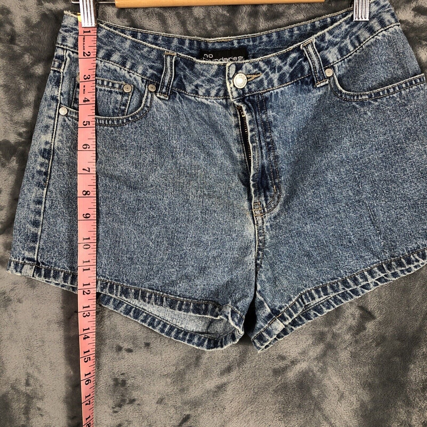 No boundaries Womens Shorts Size 9, Sparkling Details