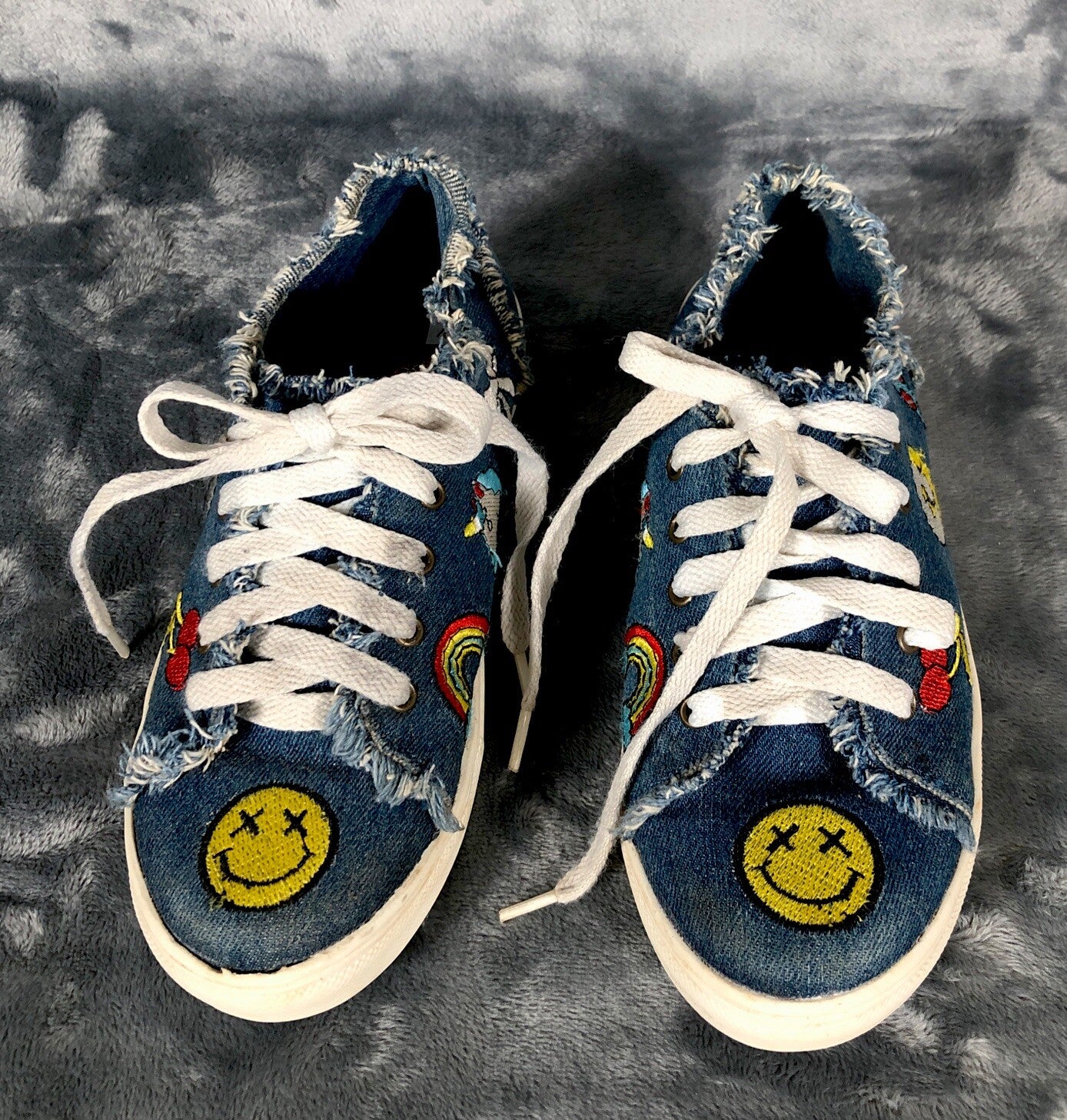 Union Bay Tennis Shoes Smiley Face Casual Youth  Size 3