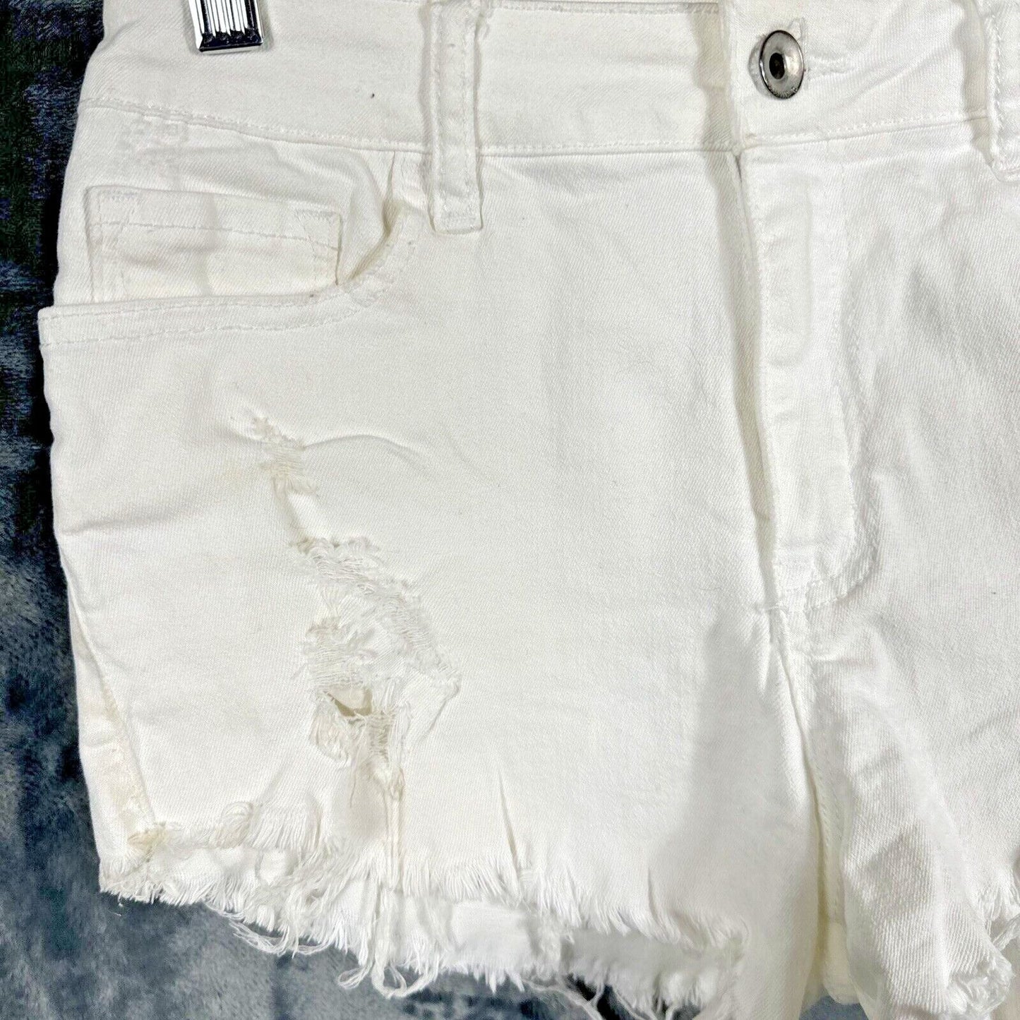 White Distressed Frayed Hem Denim Shorts Size M Klique B