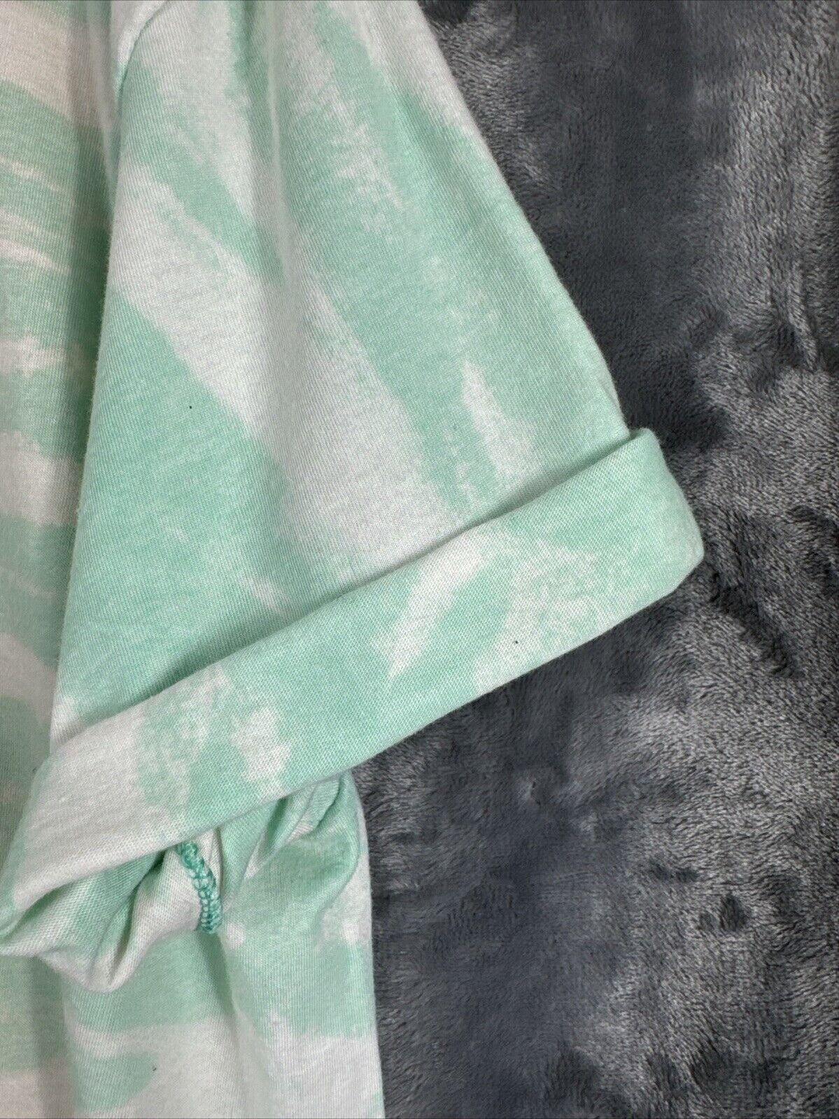 Think Outside The Box Gildan Softstyle Graphic T-Shirt XL Tie-Dye Green/White