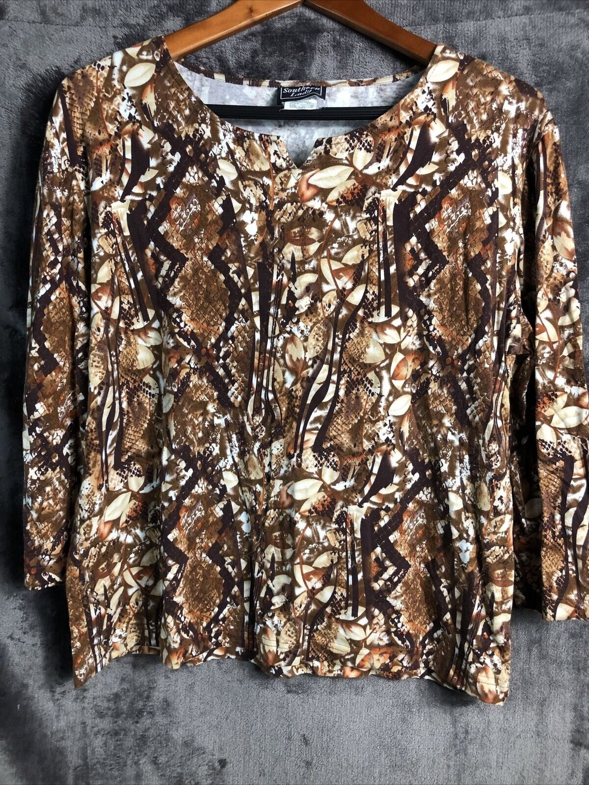 Southern Lady Woman's Snake Skin Brown Floral V Neck Size Large 3/4 Sleeve