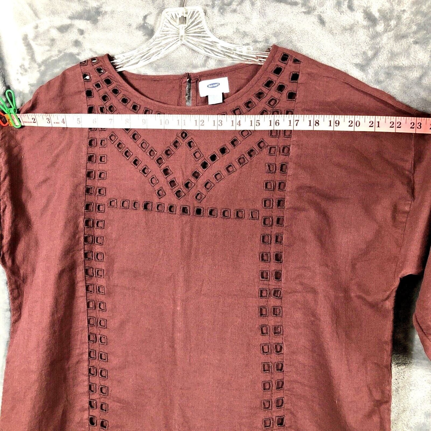 Old Navy Woman's Blouse Size Adult Medium Cut Out Square Block Details