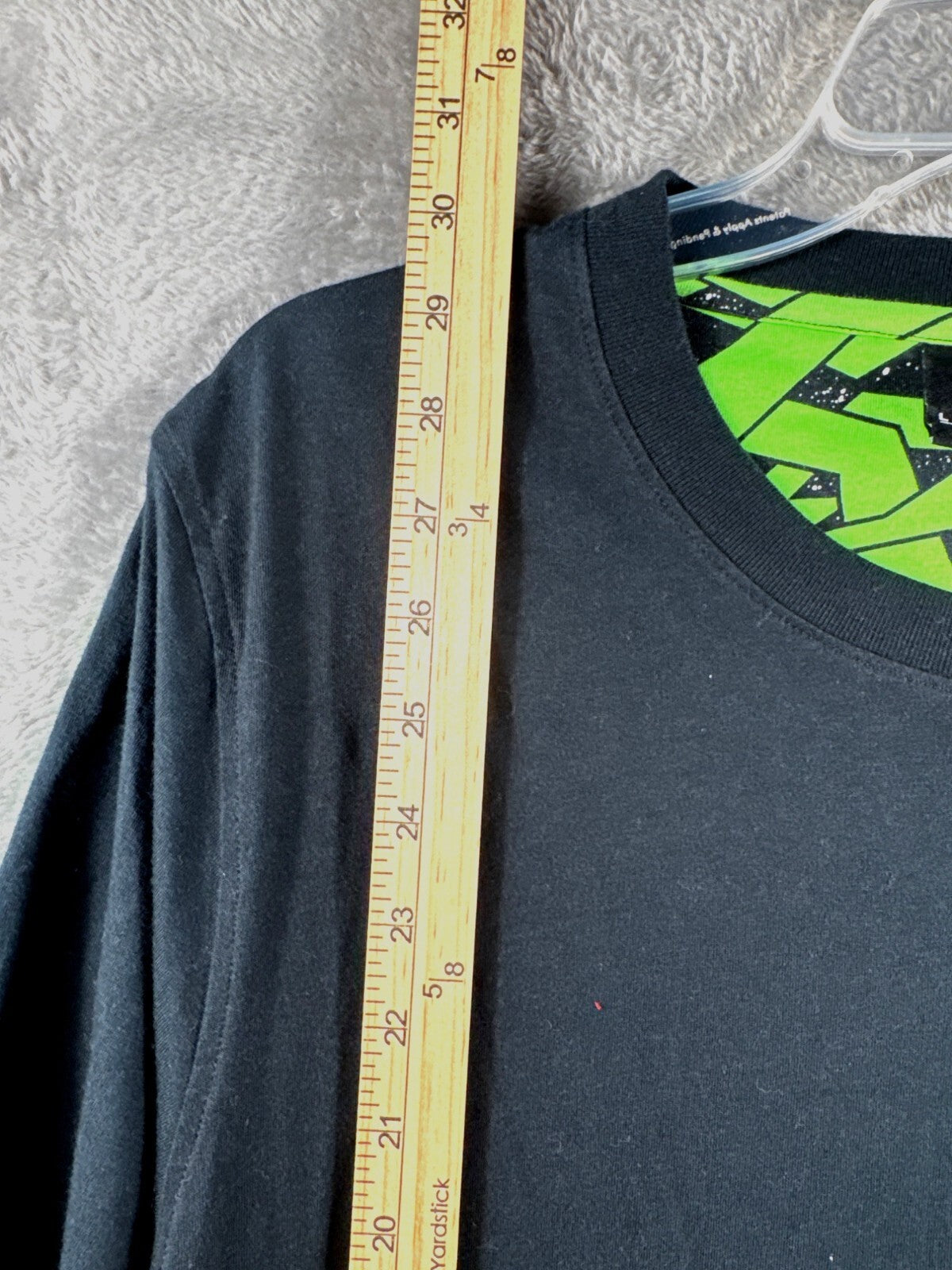 Jordan Mens Shirt Black T-Shirt With Green Graphic Design & Logo Size LGG