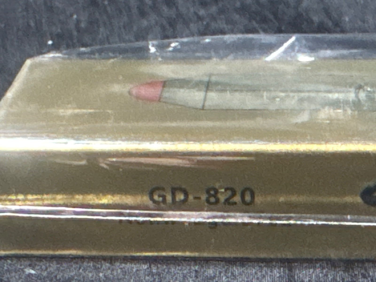 Long Lasting Lipstick GD-820 Golden Packaging Red Shade With Cap