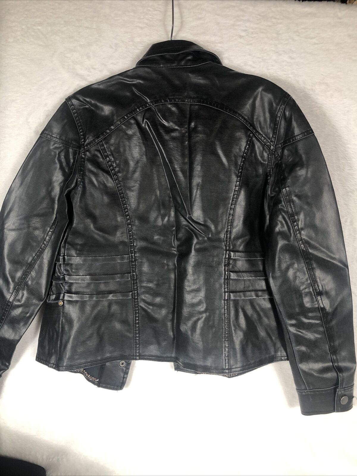 Biker Woman’s Leather Jacket Black Casual Fitted Trendy Stylish