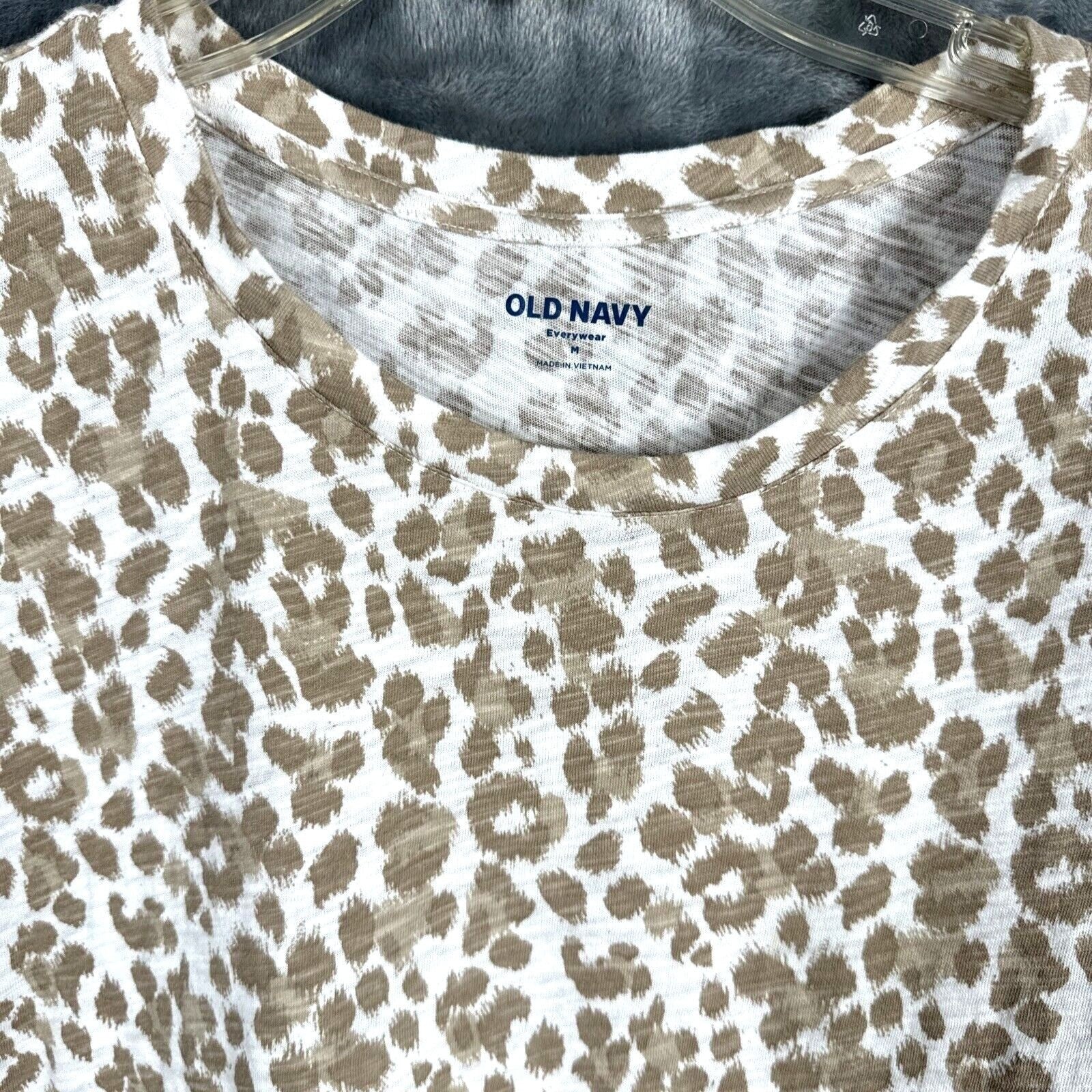 Old Navy Women’s Shirt Leopard Print Everywhere Short Sleeve T Shirt Medium