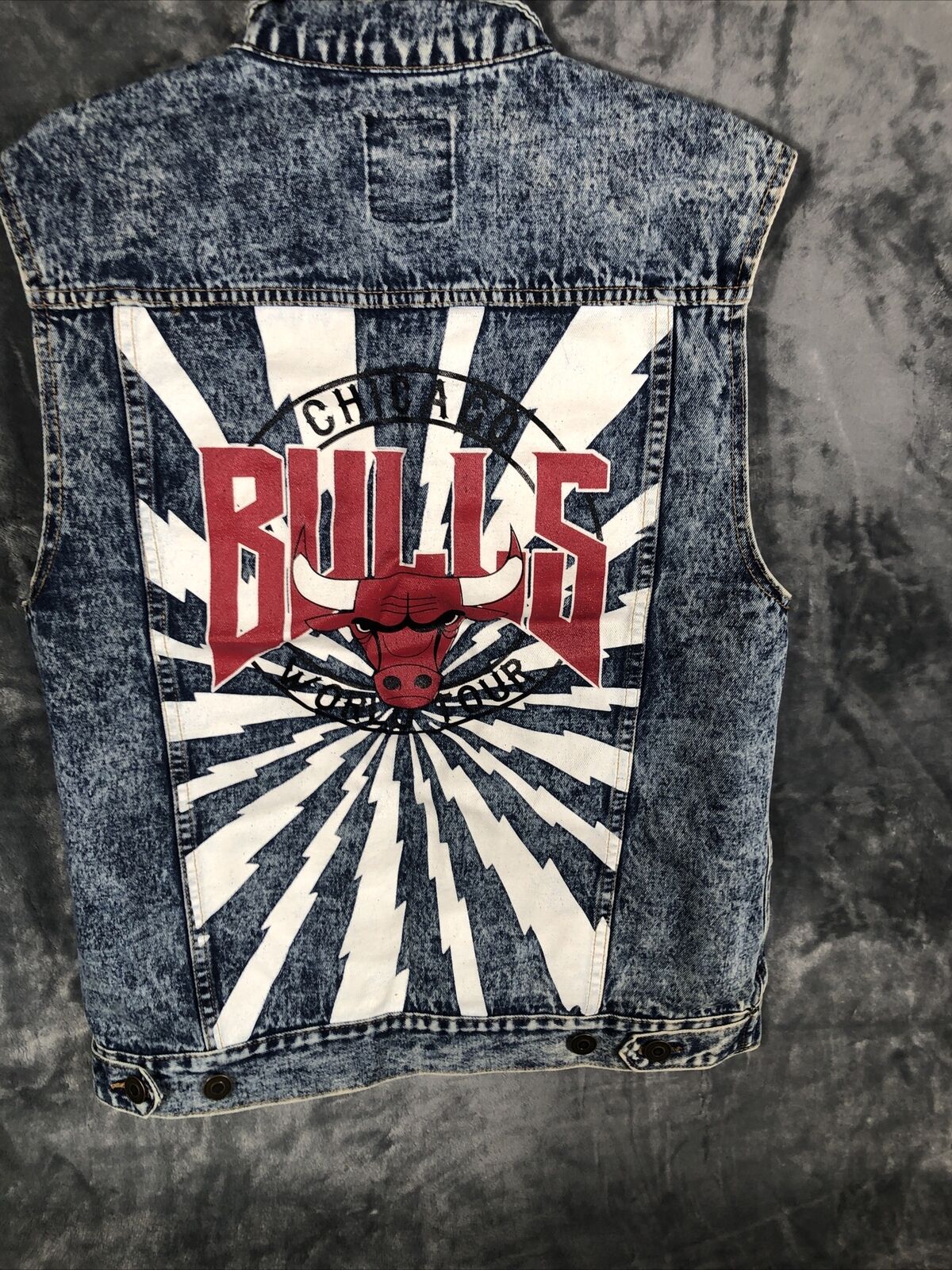 Chicago Bulls Vest Men's Denim Jean World Tour NBA Size Large Includes 2 Buttons