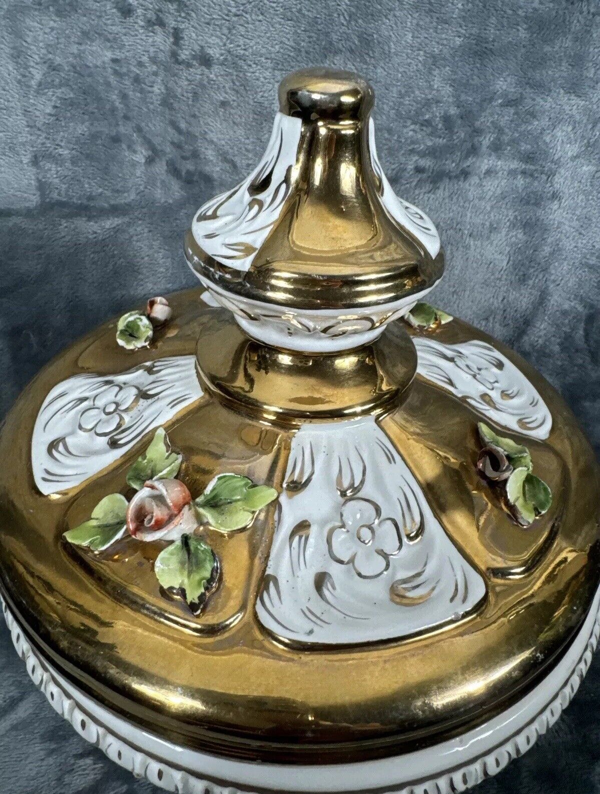 Beautiful Capodimonte Italy Large Lidded Footed Hand Painted Centerpiece Dish