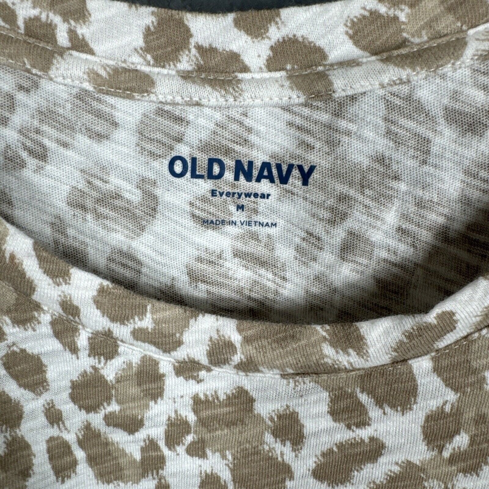 Old Navy Women’s Shirt Leopard Print Everywhere Short Sleeve T Shirt Medium