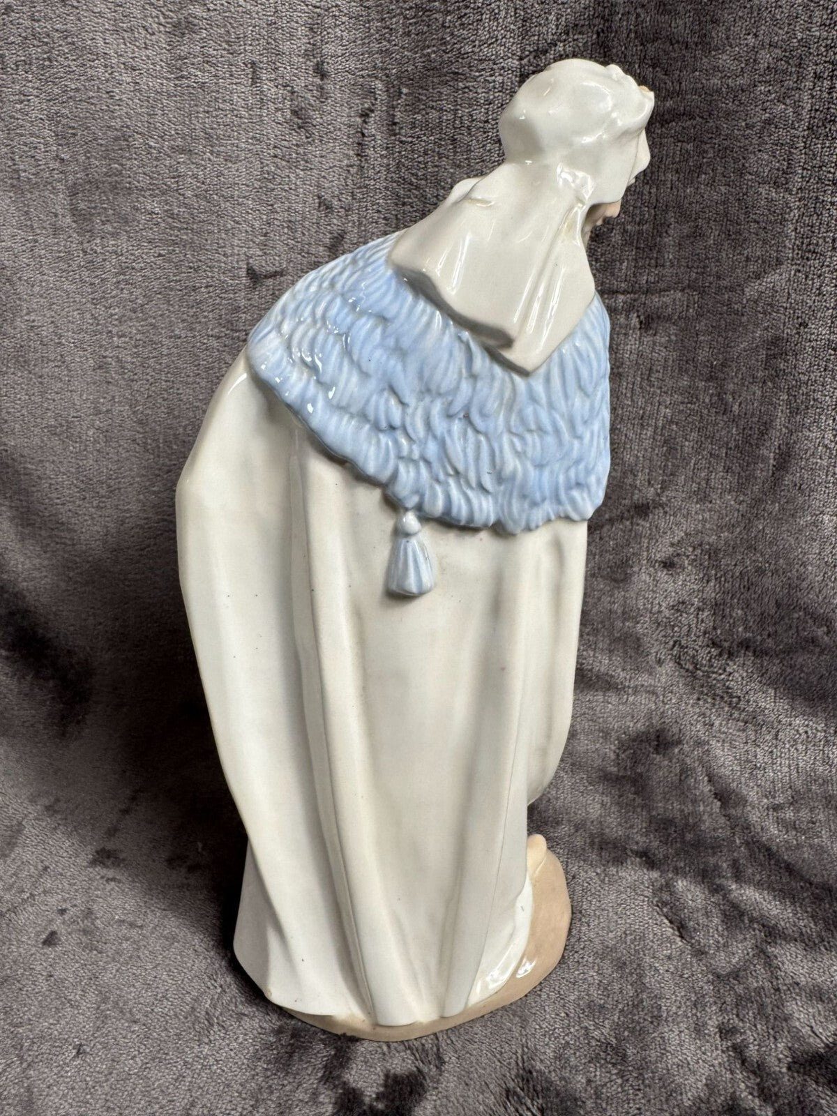 Nao by Lladro Collectible Porcelain Figurine: KING BALTHASAR WITH JUG - 11-1/4"