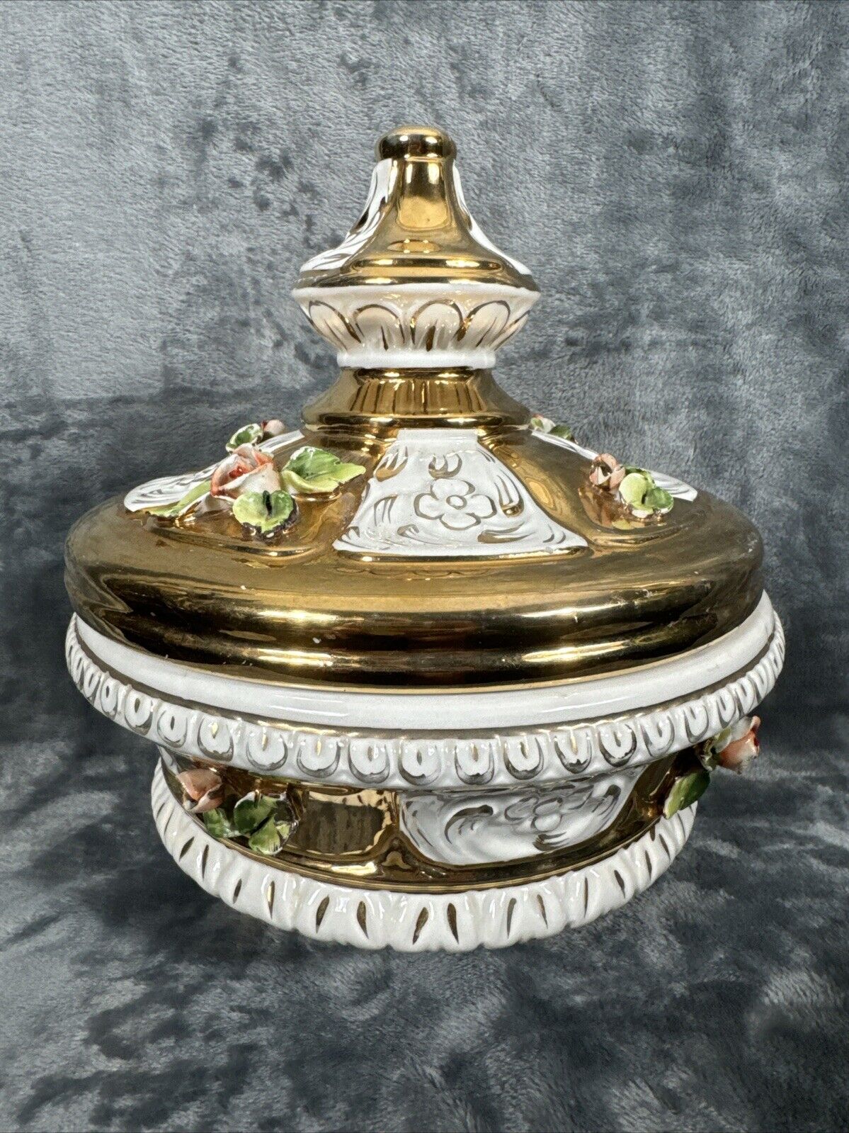 Beautiful Capodimonte Italy Large Lidded Footed Hand Painted Centerpiece Dish