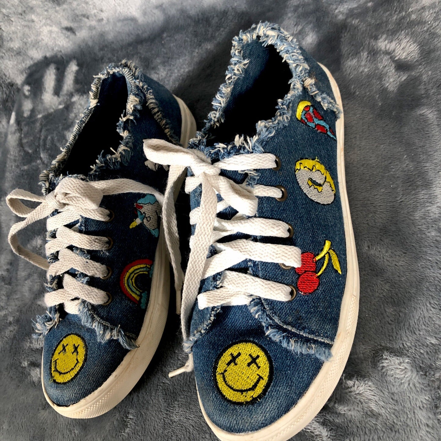 Union Bay Tennis Shoes Smiley Face Casual Youth  Size 3