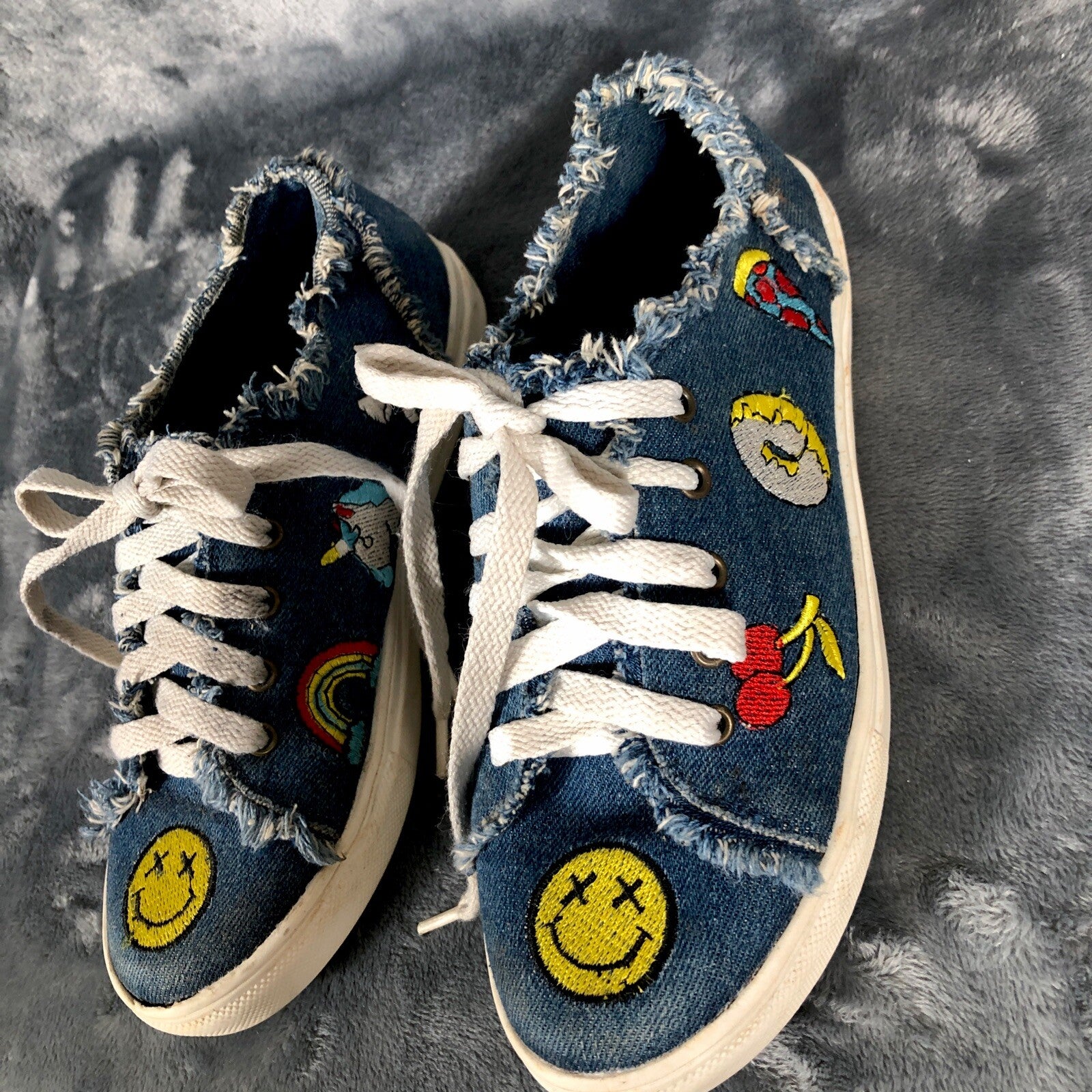 Union Bay Tennis Shoes Smiley Face Casual Youth  Size 3