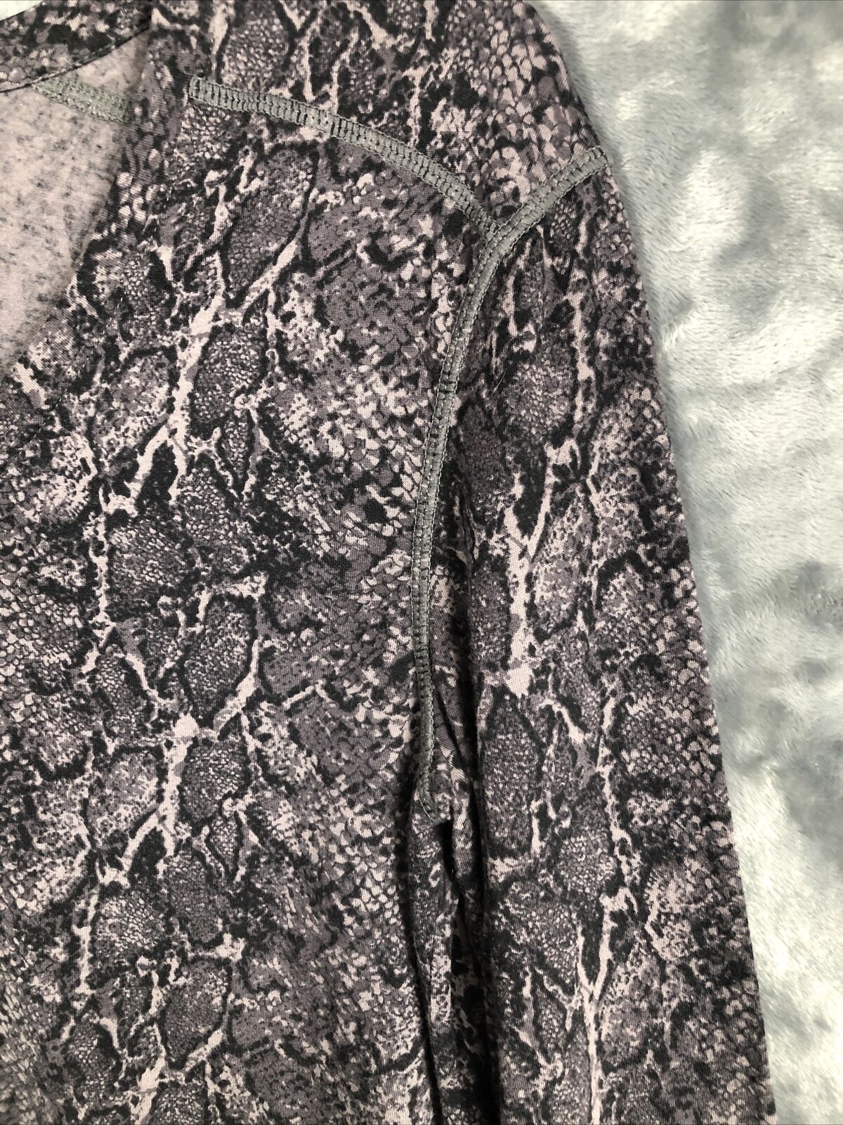 Woman’s Sweater Snake Skin Print Long Sleeve Top Size XS
