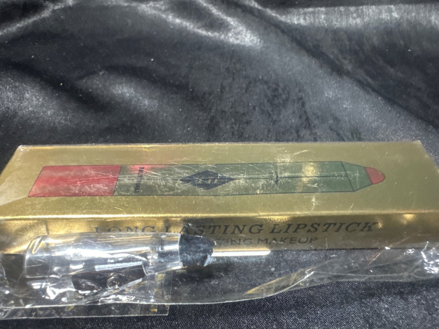 Long Lasting Lipstick GD-820 Golden Packaging Red Shade With Cap