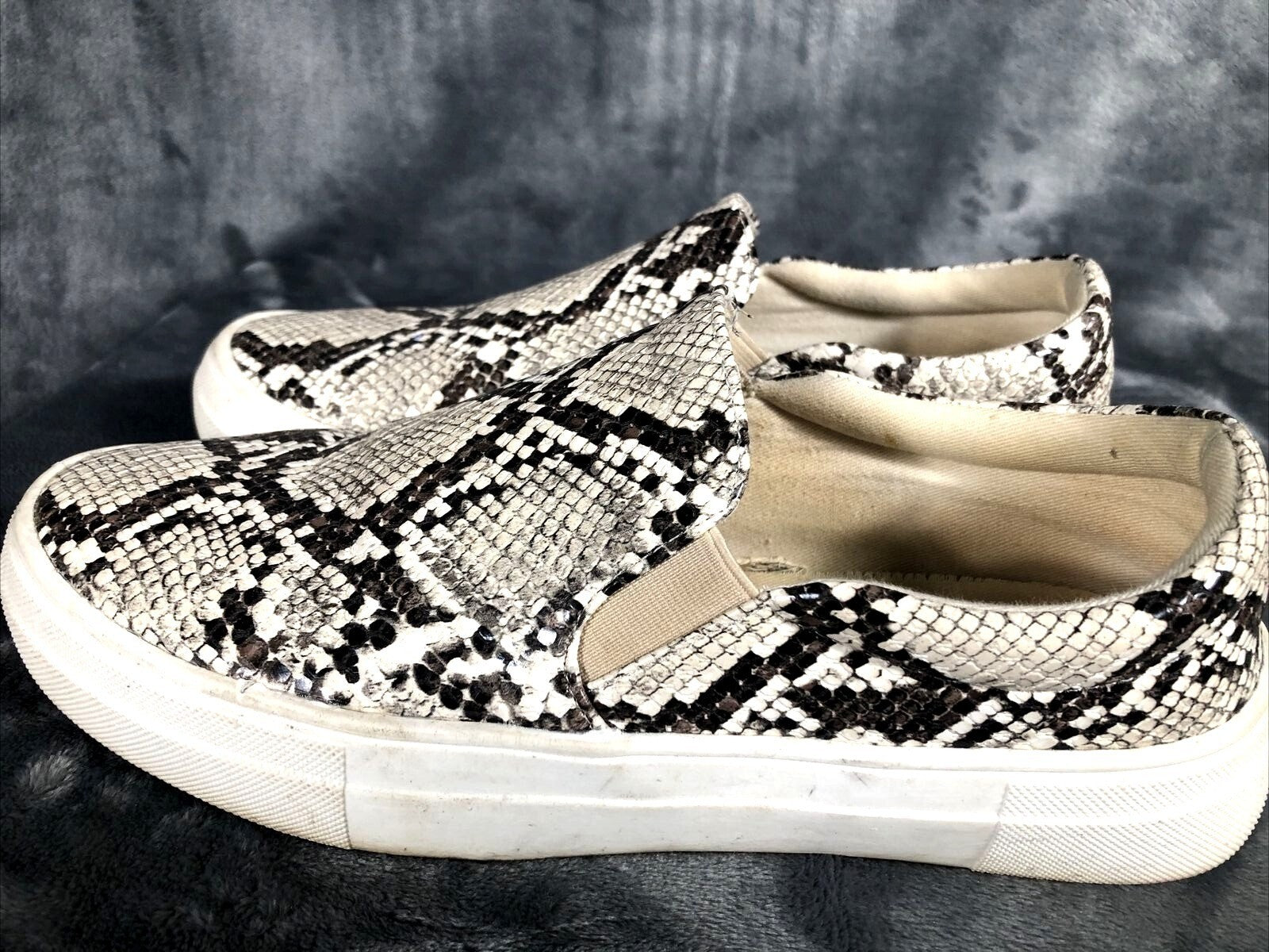 Snakeskin Pattern Mens Slip-On Sneakers With White Sole Shoes