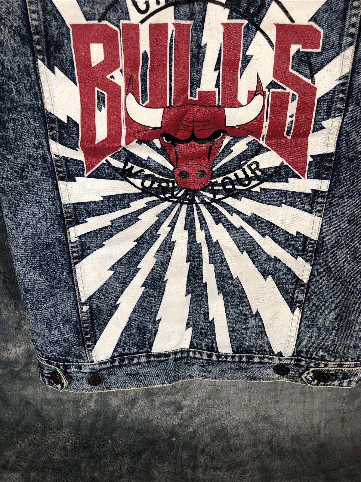 Chicago Bulls Vest Men's Denim Jean World Tour NBA Size Large Includes 2 Buttons