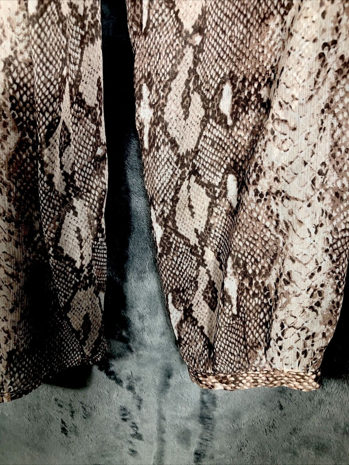 Banana Republic Blouse Women’s Animal Print Blouse Henley Snake Sheer Medium