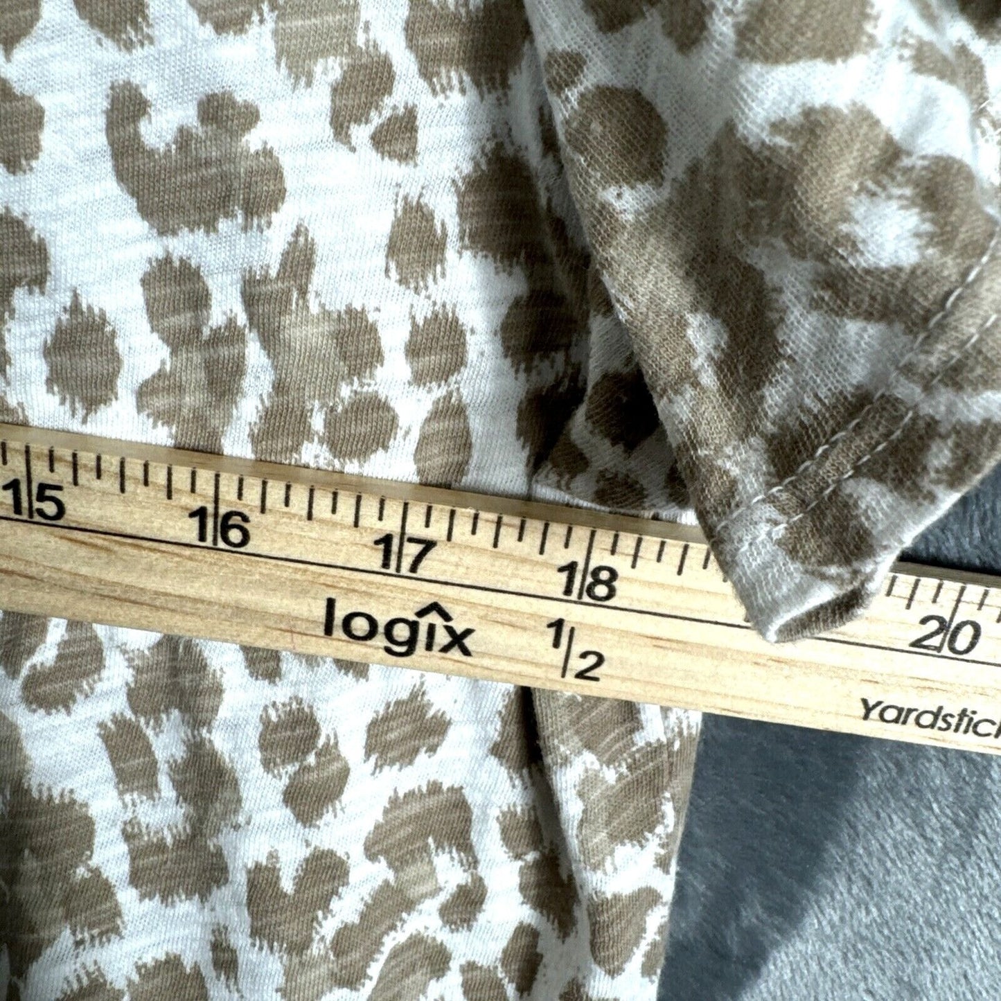 Old Navy Women’s Shirt Leopard Print Everywhere Short Sleeve T Shirt Medium