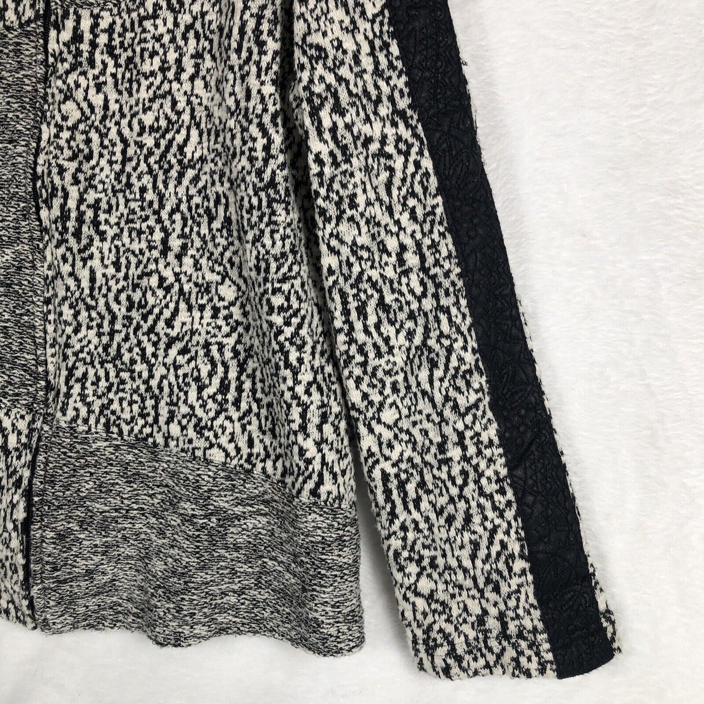 Women's Sweater Animal Print Erin London Jacket Size Adult Medium