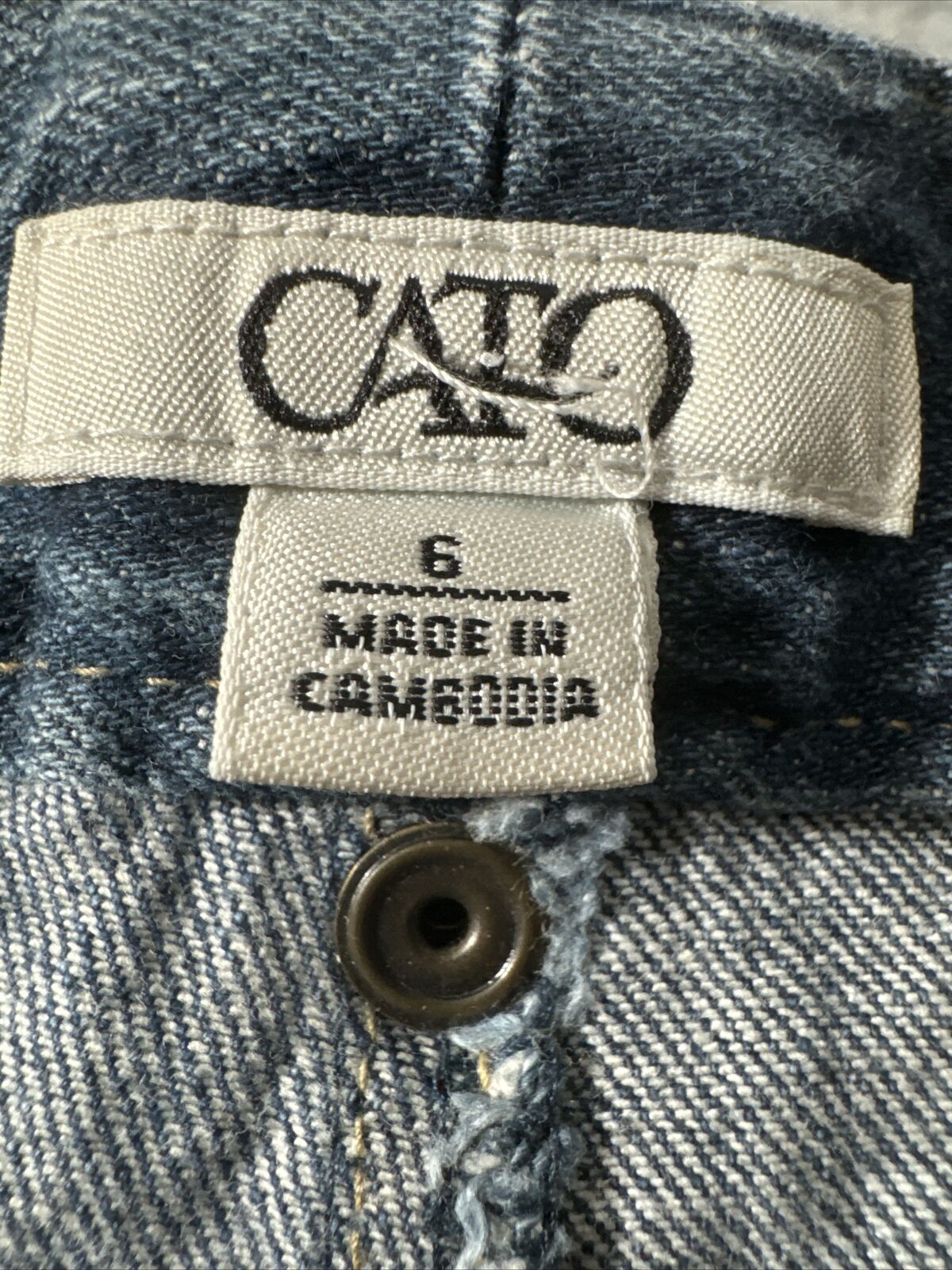 Woman's Denim Shorts Cuffed Adult Size 6 Cato Hot Pants