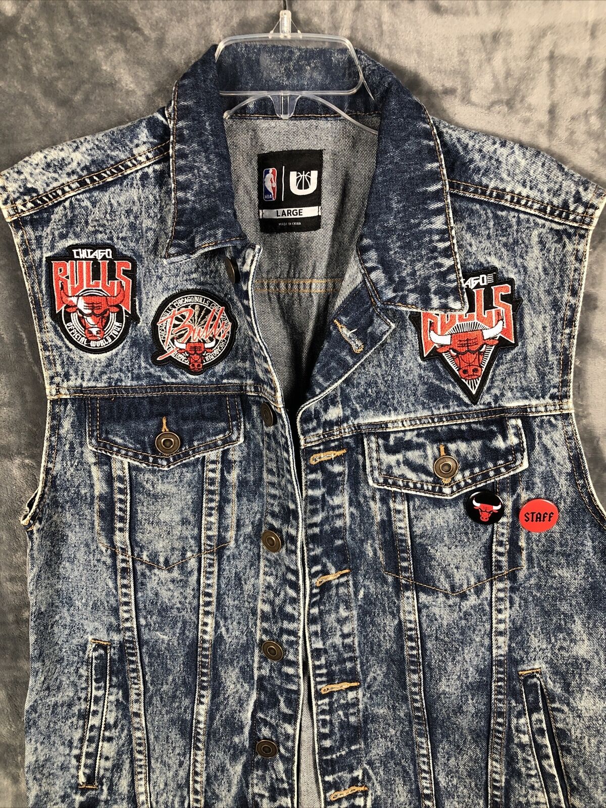 Chicago Bulls Vest Men's Denim Jean World Tour NBA Size Large Includes 2 Buttons