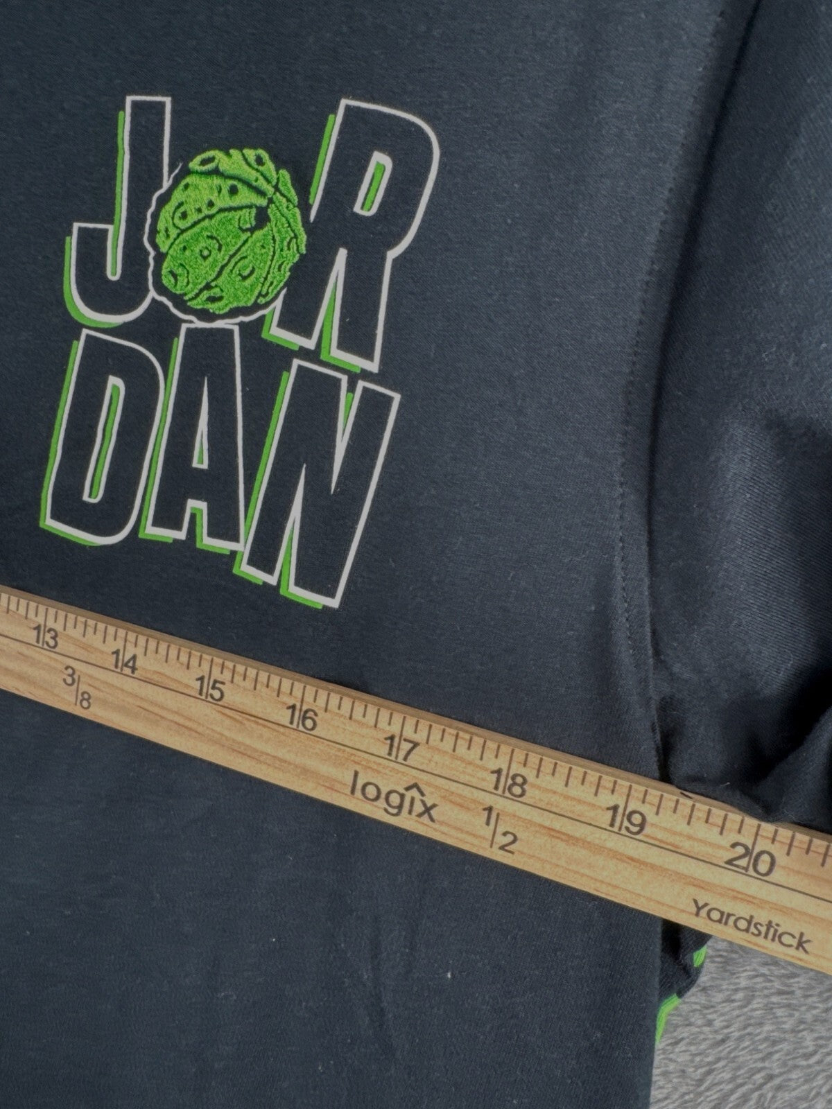 Jordan Mens Shirt Black T-Shirt With Green Graphic Design & Logo Size LGG