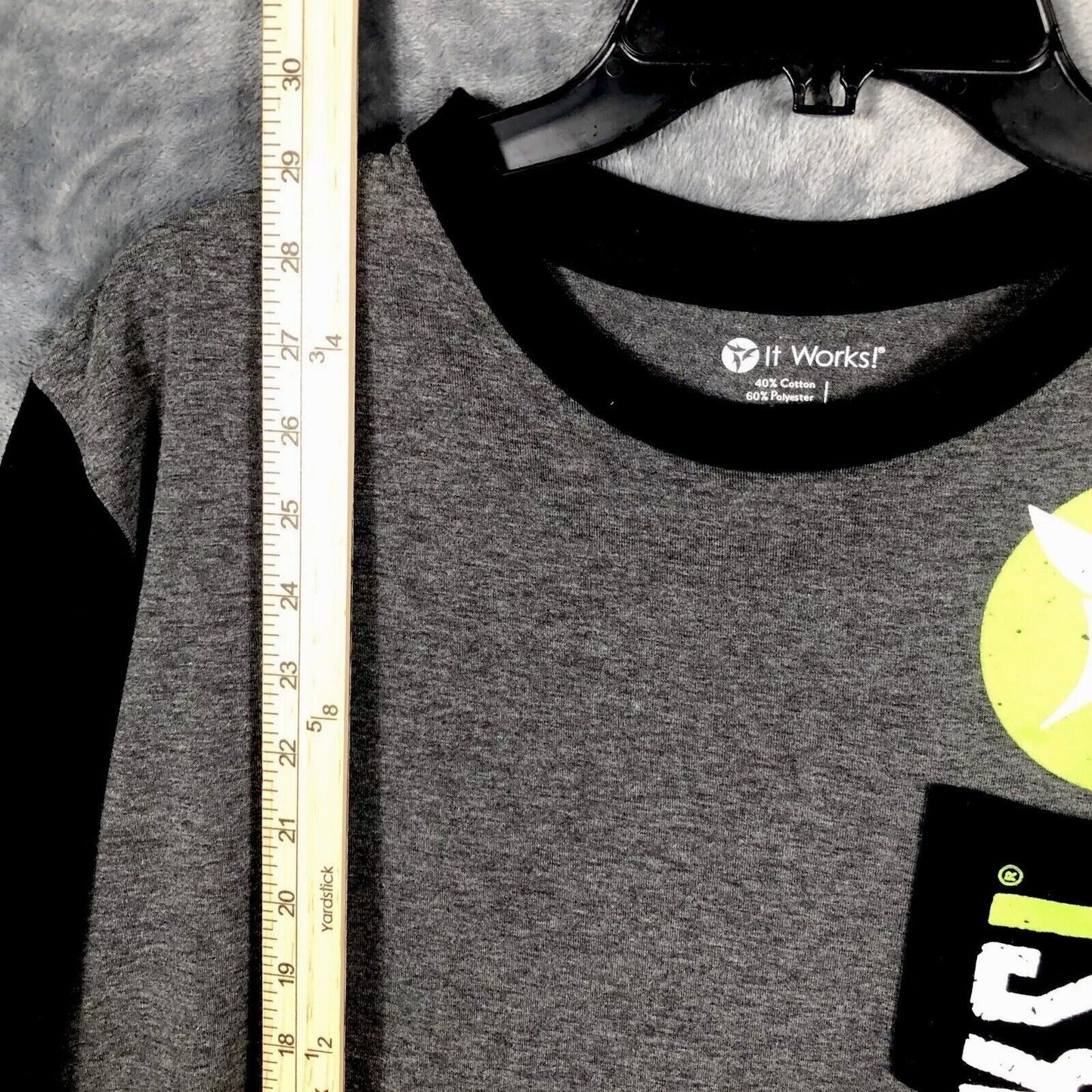 It Works Womans T Shirt L Gray & Black Ring-Spun It Works Global Graphic Shirt