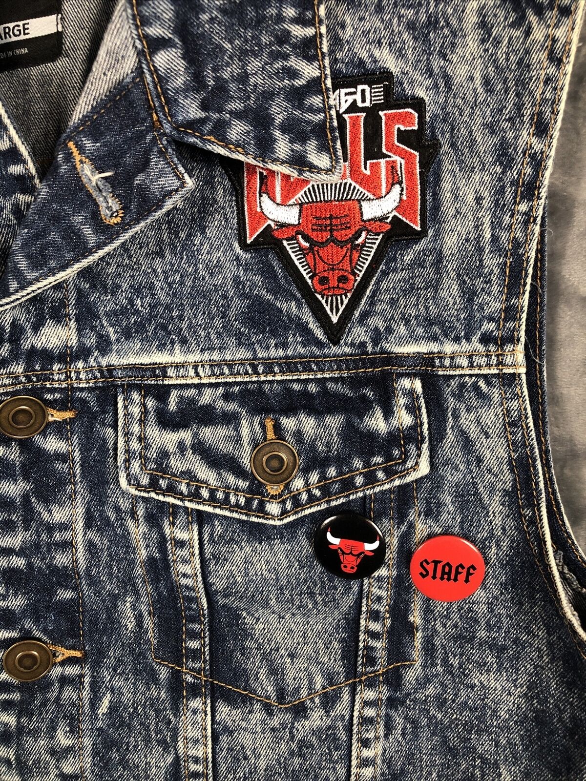 Chicago Bulls Vest Men's Denim Jean World Tour NBA Size Large Includes 2 Buttons